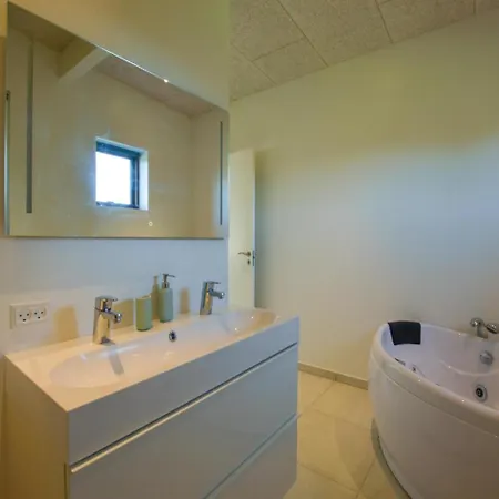Four-bedroom Holiday In Nyaraló *