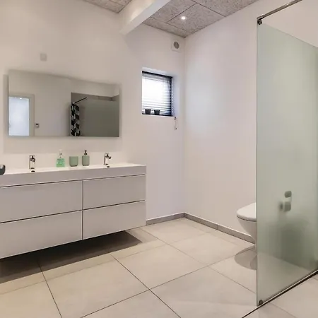 Four-bedroom Holiday In Nyaraló *